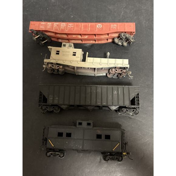 Lot Of 4 HO Scale Box Flat Car Hopper Caboose Maintenance Car B&O Athearn Tyco - Picture 2 of 6